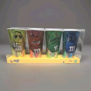 M&Ms World 3D 24 Unzen Becher 4er Pack Metallic Holografisch Kunststoff Becher Mars Versiegelt - Bild 1 von 22