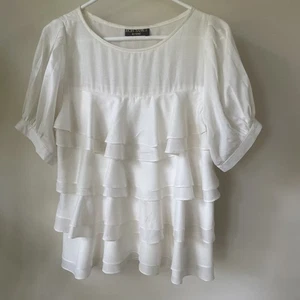 encantador! Blusa Top KOH SAMUI by Krist~ Blanco Cremoso Volantes y Mangas Abullonadas M? - Imagen 1 de 6