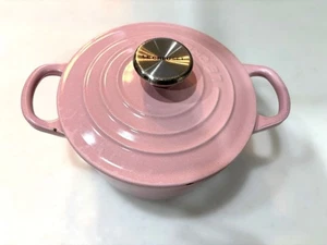 Le Creuset Esmalte con Tapa Rosa 14 Japón Importación Raro - Imagen 1 de 5