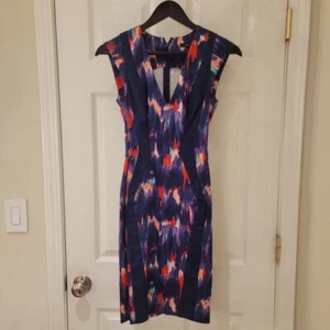 French Connection Kleid Flügelärmel lila rot rosa blau V-Ausschnitt bunt Größe 0 - Bild 1 von 6
