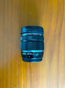 Olympus M. Zuiko Digital 12-45mm F/4.0 PRO Zoom Lens With Caps - Picture 1 of 3