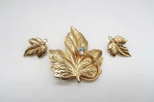 Vintage goldfarbene Blatt Brosche & Clip auf Ohrring Set mit AB Strass Akzenten - Bild 1 von 8