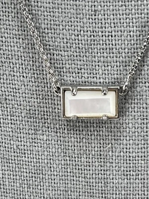 Collar Colgante Madreperla Kendra Scott 16" Pattie Tono Plata MOP Foto 1 de 4