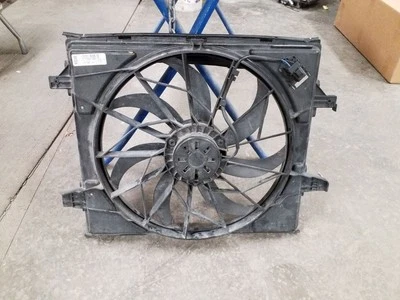 Dodge Durango 2011-2024 Ventilador de radiador Conjunto de ventilador de motor 3,6 L refrigeración estándar Foto 1 de 4