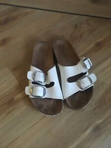 LADIES PRIMARK WHITE BUCKLED DOUBLE STRAP FOOTBED SANDALS SIZE 4/37 VGC