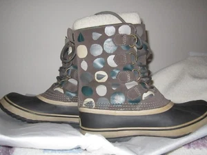SOREL WOMENS BOOTS SZ 8 WATER PROOF HAND CRAFTED NATURAL RUBBER USED MINT - Picture 1 of 9