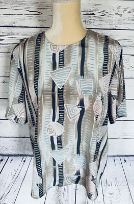 Blusa grande para mujer Christie Jill mangas cortas botones cuello trasero textura sedosa Foto 1 de 4