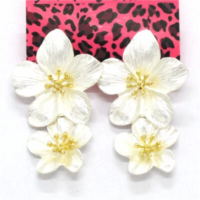 New White Lovely Alloy Large Flower Crystal Fashion Women Stand Jewelry Earring - Image 1 of 4