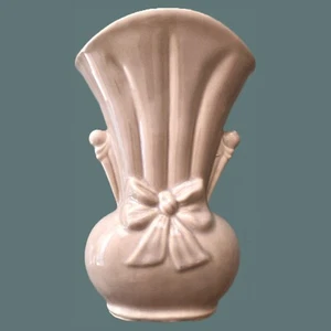 SHAWNEE Bow Vase Ohio Glazed Earthenware Rare Taupe Color ~1940s, 8-3/4” Tall - Picture 1 of 7