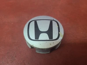 Honda OEM 2007-2013 Fit 2010-2014 Insight Silver Center Cap Cover 44732-S5A-0000 - Picture 1 of 4