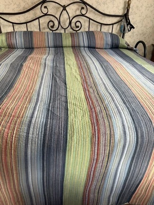 Colcha reversible JCP. Mezcla de algodón a rayas tamaño king Foto 1 de 4