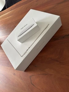 Apple MacBook Air 13,6 Zoll (256GB SSD, M2, 8GB) - Space Grau (wie neu) - Bild 1 von 5
