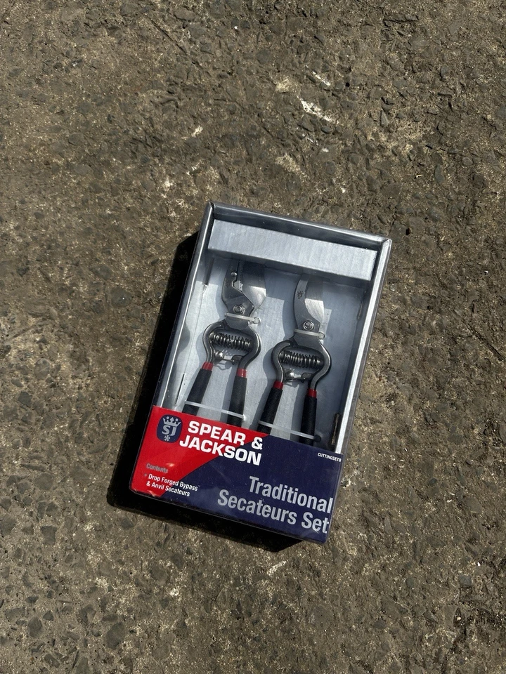 Spear & Jackson Traditional Secateur Set - Drop Forged Bypass & Anvil Secateurs - Image 1 of 1