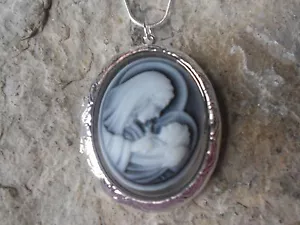 VIRGEN MARÍA Y BEBÉ JESÚS CAMEO MEDALLÓN PLATEADO - MADRE/BEBÉ - Navidad - Imagen 1 de 5