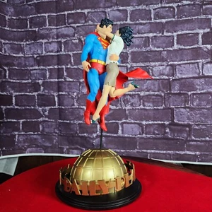 DC COMICS - SUPERMAN & LOIS LANE - DESIGNER SERIES STATUE - GARY FRANK - Picture 1 of 14