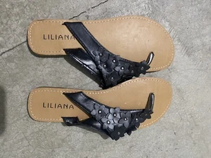 LILIANA Sandals Womens Flower Flip Slingback Flats Black Leather Slip On 8.5 NIB - Picture 1 of 5