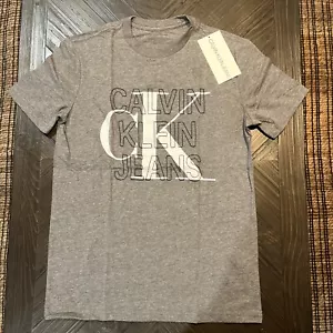 T-shirt uomo Calvin Klein Ck Jeans grafica ricamata taglia XS - Foto 1 di 5