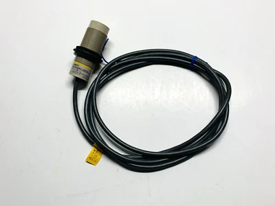 OMRON E2K-X15MY1 200mA 100-240VAC Capacitive Proximity Switch - Image 1 of 4