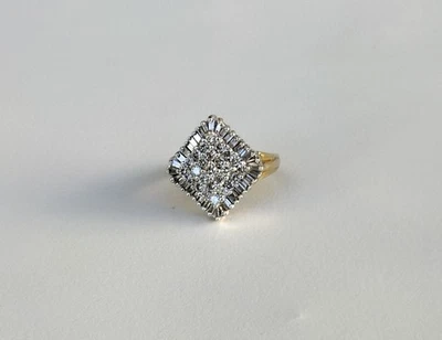 10K Yellow Gold & Natural Diamond Ladies Cocktail/ Cluster Ring. Beautiful Ring! - Image 1 of 4
