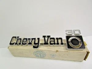 Nuevo de Lote Antiguo GM 1977-82 Chevrolet Van 30 Guardabarros Emblema #363581 - Imagen 1 de 7
