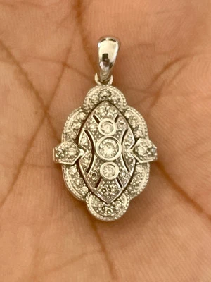 Кулон из белого золота 14 карат с кластером бриллиантов 0,40 карата (F24) - Изображение 1 из 4