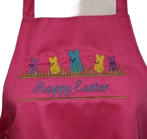 Delantal de Pascua niño hecho a mano bordado volantes rosas - Imagen 1 de 4