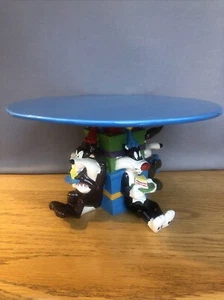 RARE!! WARNER BROTHERS LOONEY TUNES CAKE STAND ~ WILE E., BUGS, SYLVESTER, TAZ - Picture 1 of 12
