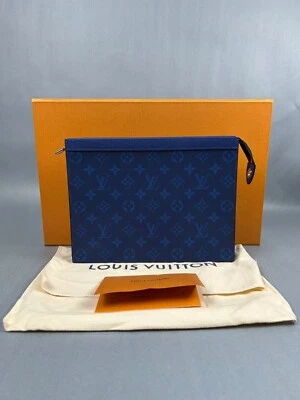 ¡Increíble!  Louis Vuitton Pochette Voyage Monograma Taigarama MM Foto 1 de 4