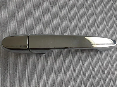 2006-2016 CHEVROLET IMPALA MAÇANETA EXTERNA TRASEIRA DIREITA PASSAGEIRO CROMADO FABRICANTE DE EQUIPAMENTO ORIGINAL - Imagem 1 de 4