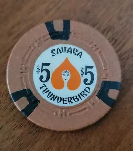 CHIP DA GIOCO $5 1A EDIZIONE 1964 DAL CASINÒ SAHARA THUNDERBIRD LAS VEGAS NUOVO CON SCATOLA - Foto 1 di 4