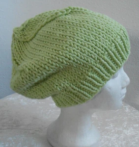 Tolle zeitlose Mütze in Hellgrün, Handgestricktes UNIKAT - Bild 1 von 3