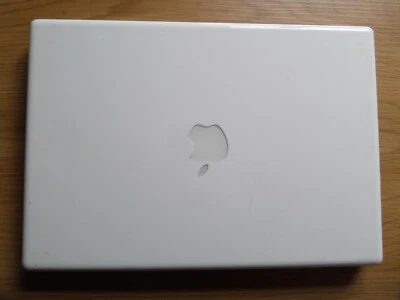 Apple MacBook 4,1 A1181 13.3" 2Gb Ram Core 2 Duo 2.1ghz MB402LL EMC2242 Early 08 - Image 1 of 4