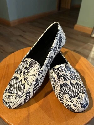 Zapatos de mocasín sin cordones de cuero sintético con estampado animal de Calvin Klein para mujer talla: 10M Foto 1 de 4