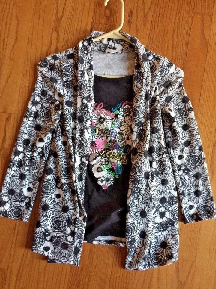 CHAQUETA Y CAMISA AUTOESTIMA JUNIORS NIÑAS LOVE HEART Combo de uso con leggings talla 8 ❤ Foto 1 de 4