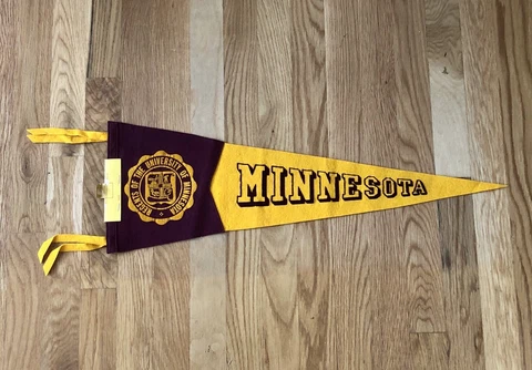 Vinatge UNIVERSITY OF MINNESOTA GOPHERS Felt Collegiate Pennant Co. 8.5x24.5” Cover