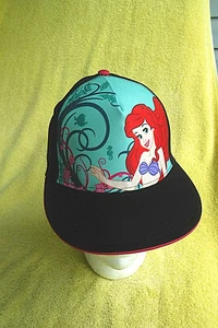 ¡Nuevo con etiquetas! ¡VINTAGE! DISNEY LITTLE MERMAID ARIEL "PERO ¿A QUIÉN LE IMPORTA? N. B. TAPA SNAPBACK D" - Imagen 1 de 12