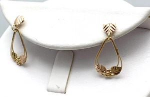 10K Black Hills Gold Grape Cluster Leaves Dangle Drop Earrings 1.2 grams - Picture 1 of 7