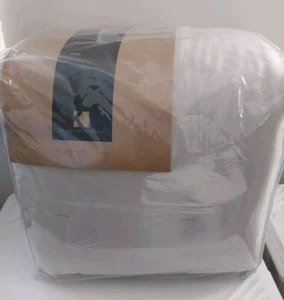 Kelly Hoppen Doppel Tagesdecke und 2 Kissenbezüge in Grau Samtweich 200 cm x 200 cm Neu mit Etikett - Bild 1 von 10