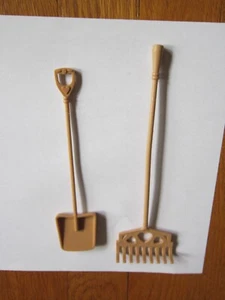 Barbie Equitazione Ranch Cavallo Accessori Vintage 1998 Tan Pala Rastrello Mattel - Foto 1 di 5
