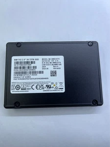 NEW Samsung 30.72TB BM1743 U.3 NVMe PCIE Gen 4 MZWMO30THCLF-00AG5 MZ-WMO30T0 - Afbeelding 1 van 6