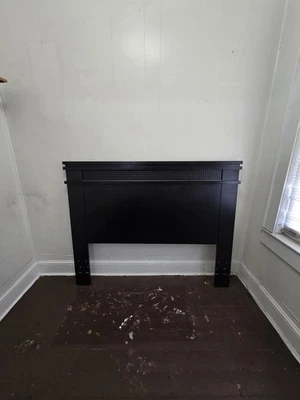 Raymour & Flanigan Bedroom Furniture Bundle - Image 1 of 4