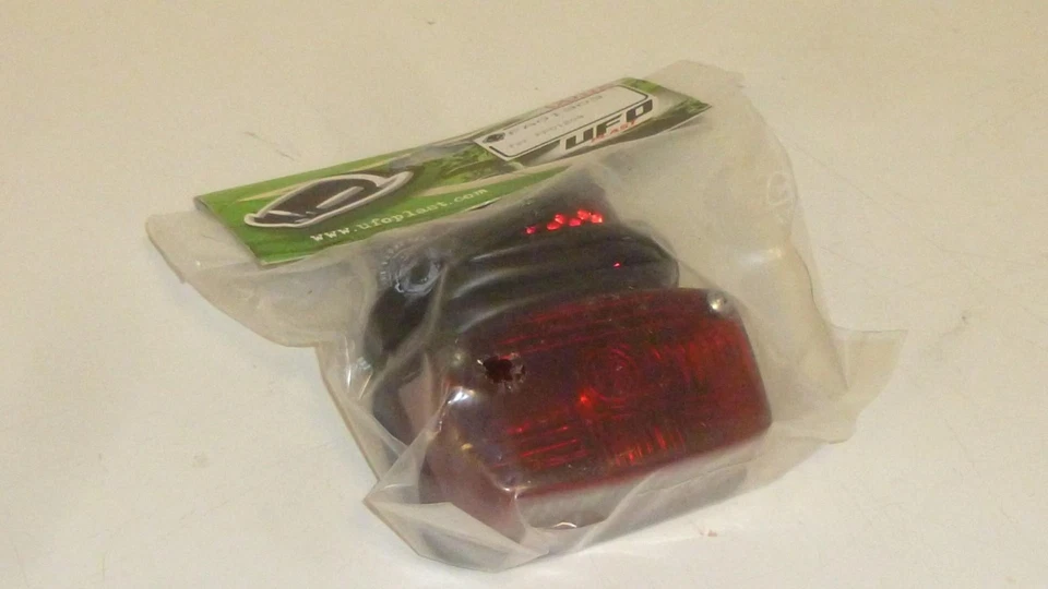 Luz Trasera Taillight Para PP01204 Roja - Imagen 1 de 4