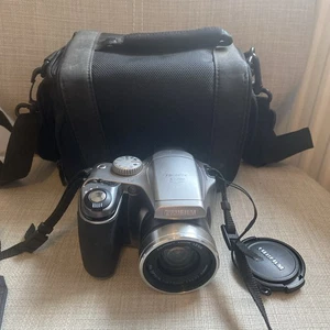 Fujifilm FinePix S Series S5700 7.1MP Digital Camera and Lowepro carry case - Picture 1 of 6
