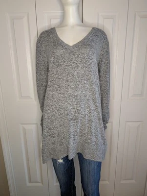 Suéter tejido suave acogedor manga larga cuello en V gris talla grande Lucky Brand para mujer Foto 1 de 4