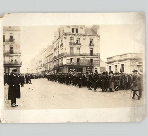 FRENCH Citizens Gather in Streets to See US SOLDIERS France WWI 1918 Press Photo - Picture 1 of 2
