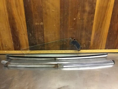 Fiat 850 Spider • Ventana de ventilación original y 2 embellecedores de ventilación. Usado. KF30 Foto 1 de 4