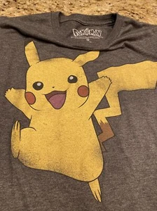 pokemon pikachu t shirt small - Bild 1 von 3