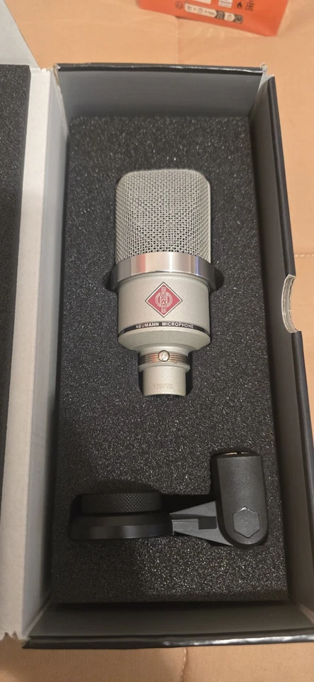 Neumann microfono da studio TLM102 - Immagine 1 di 4