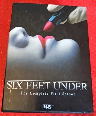 Six Feet Under - The Complete First Season (VHS, 2003, 5-Tape Set, Five... - Imagem 1 de 3