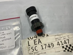 NAVISTAR / INTERNATIONAL TRUCK LOW AIR PRESSURE SWITCH 1658820C1  #1H-7 - Picture 1 of 3